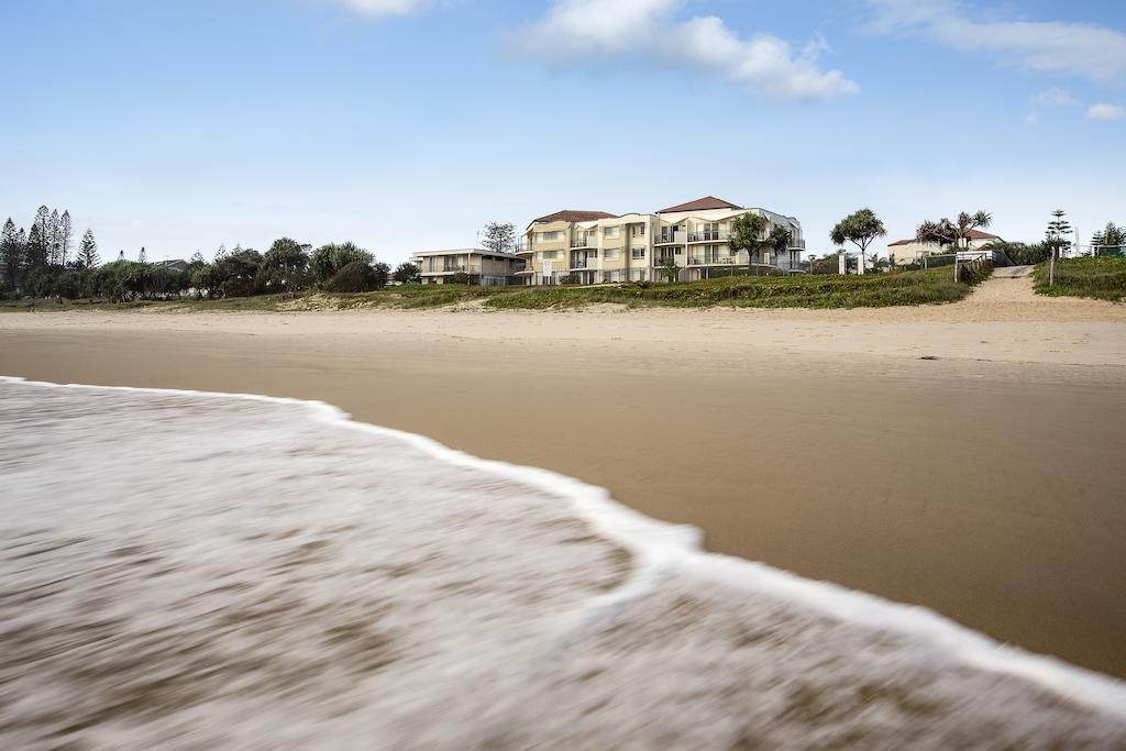 Golden Riviera Absolute Beachfront Resort Голд-Кост Экстерьер фото